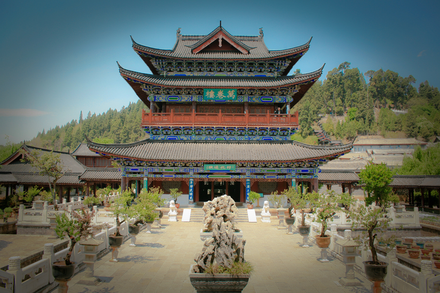 中国古建筑庄严雄伟的轮廓和千汇万状的形式