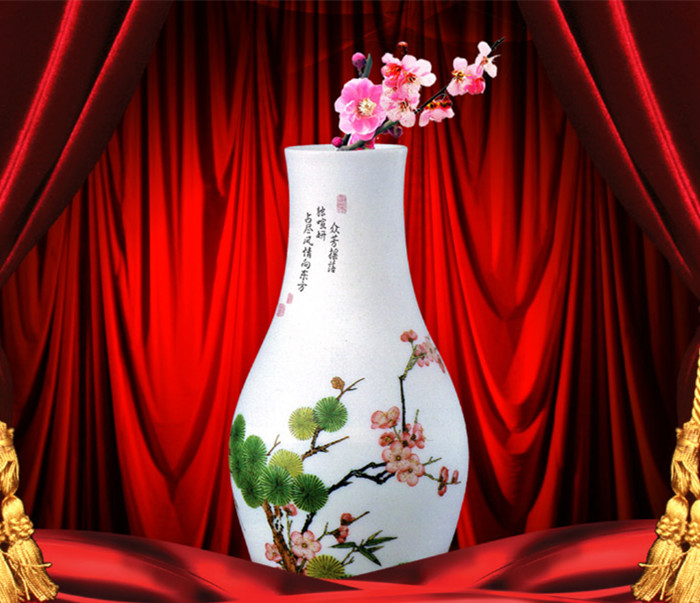 中式装修家居中的饰品花瓶雅然红艳 醉红滴翠