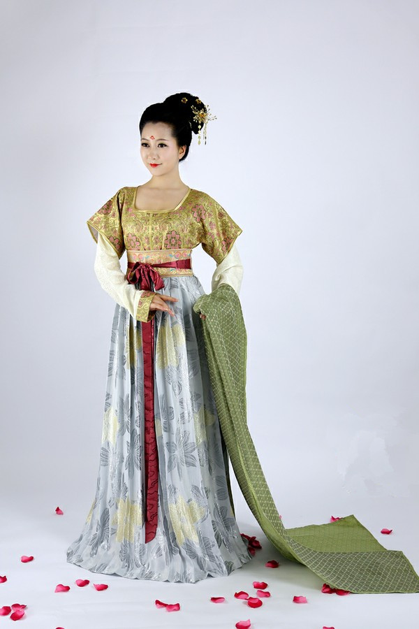 具有强烈的自信心与流行意识的唐朝女服装