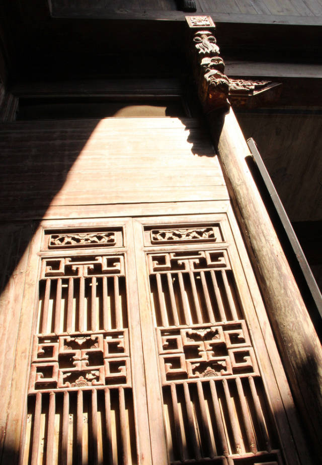 中式传统建筑最美丽的眼睛-实木结构窗棂