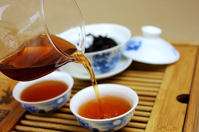 中式传统茶文化：待客讲礼仪，沏茶分粗细