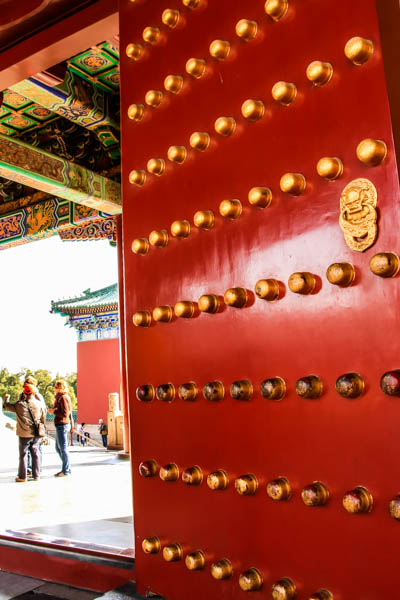 中式古门文化间浑然天成、幽远空灵铸就的色彩与礼制等级之美