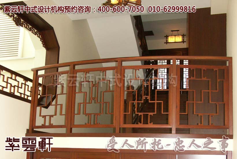 中国风-楼梯角度：片片雕花，步步木香。过道处巧妙的安插了木柜，合理利用空间