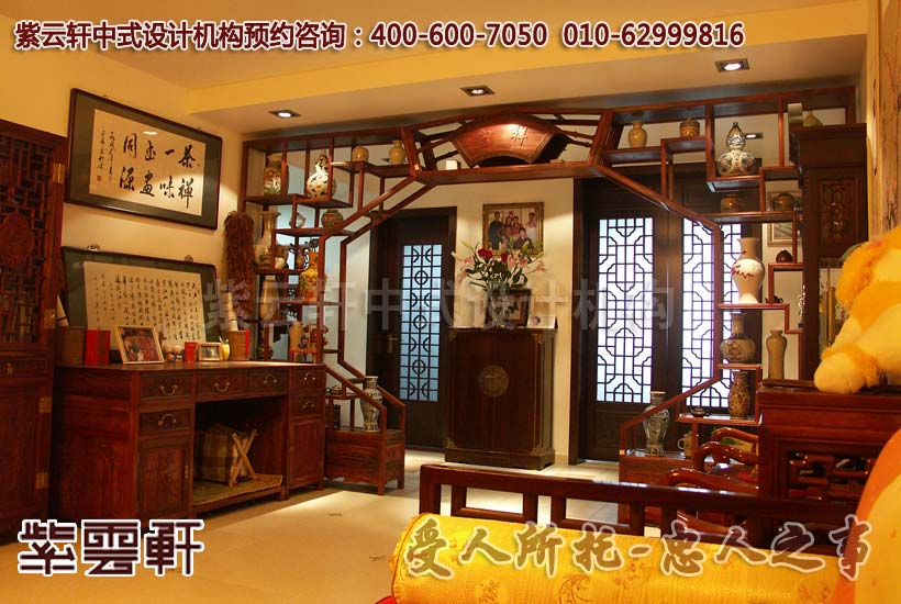 中国风-客厅角度：博古架的月亮门刻画着精致的雅蕴