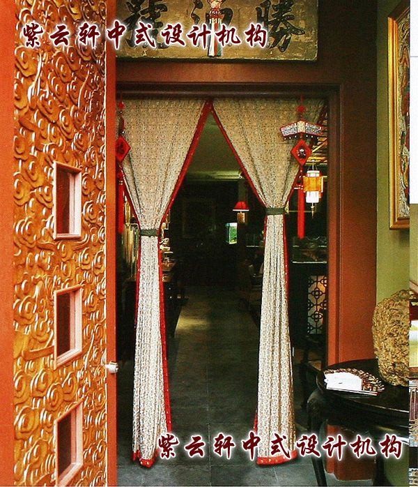 四合院中式装修设计-回廊角度：你永远无法长驱直入地进入一个自成天地的四合院，门里乾坤，静默而威严自在